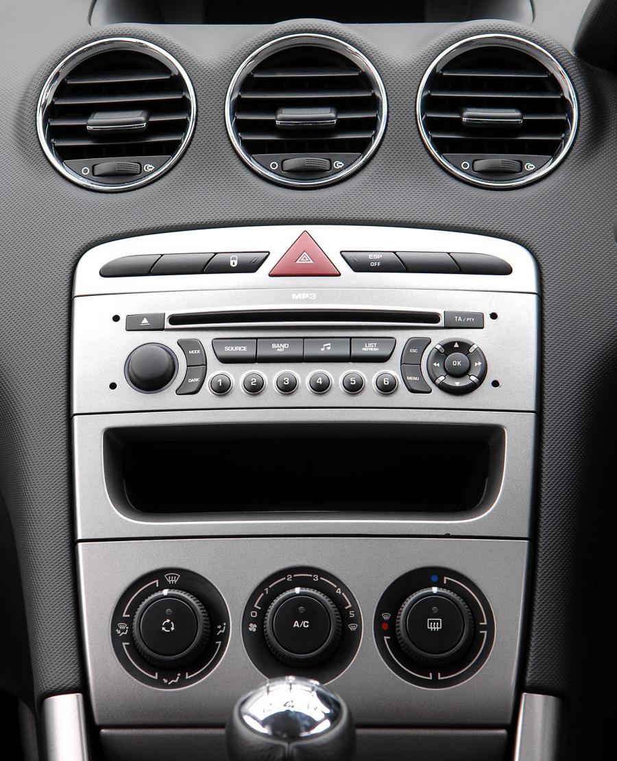  Peugeot 308 2007 года  (фото 16 из 125)